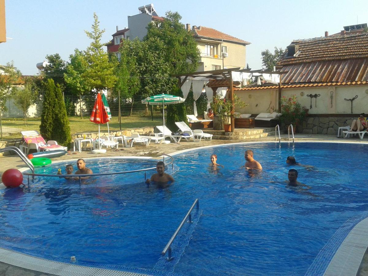 לוזנטס Saint George Family Hotel מראה חיצוני תמונה