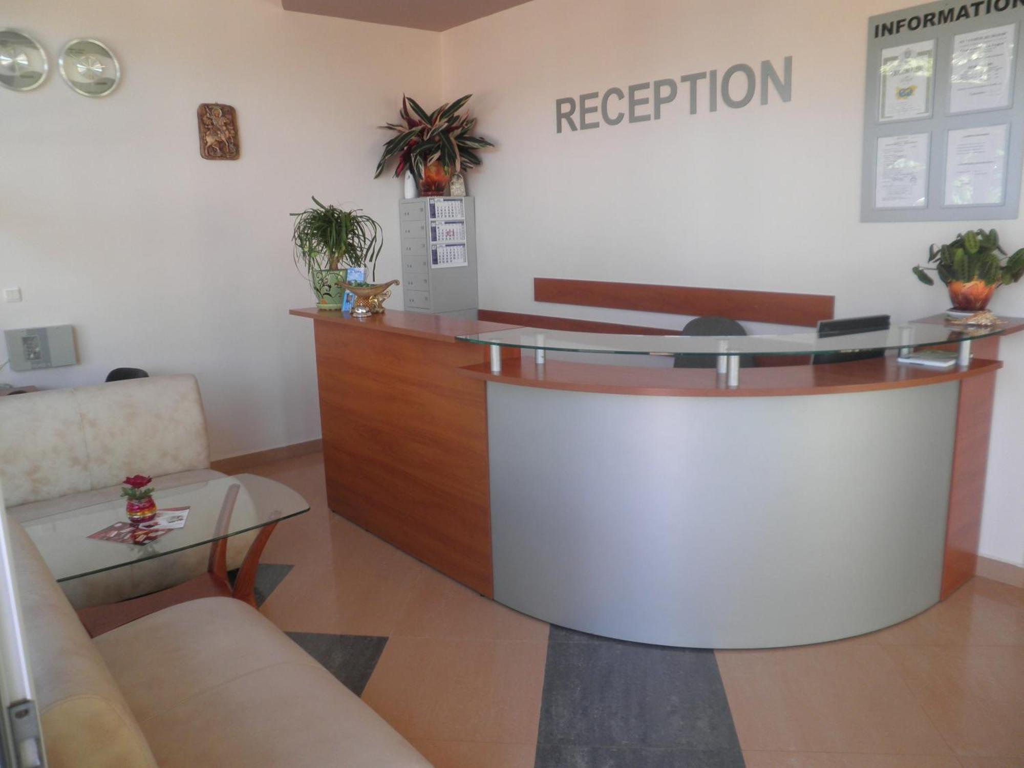 לוזנטס Saint George Family Hotel מראה חיצוני תמונה
