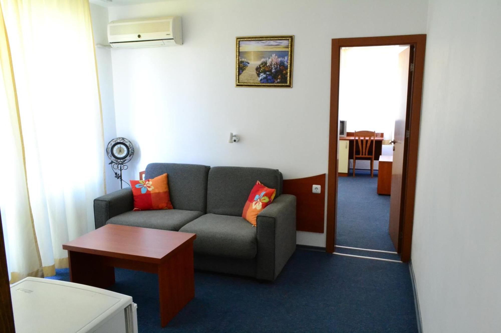 לוזנטס Saint George Family Hotel מראה חיצוני תמונה