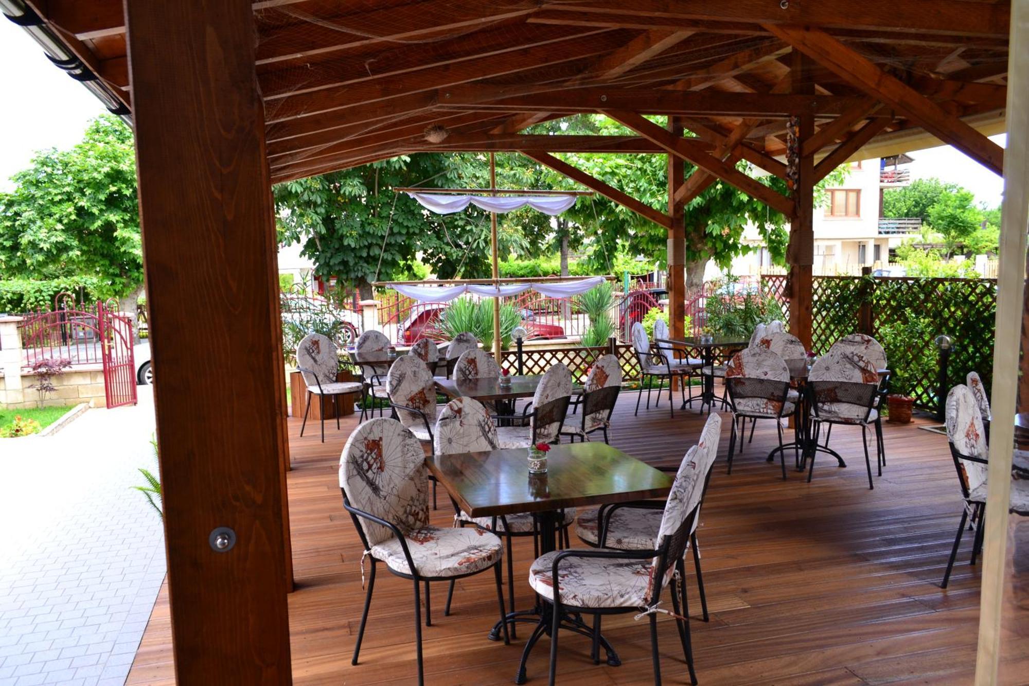 לוזנטס Saint George Family Hotel מראה חיצוני תמונה