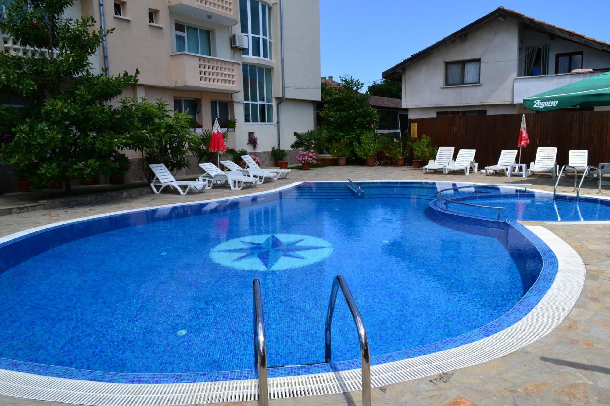 לוזנטס Saint George Family Hotel מראה חיצוני תמונה