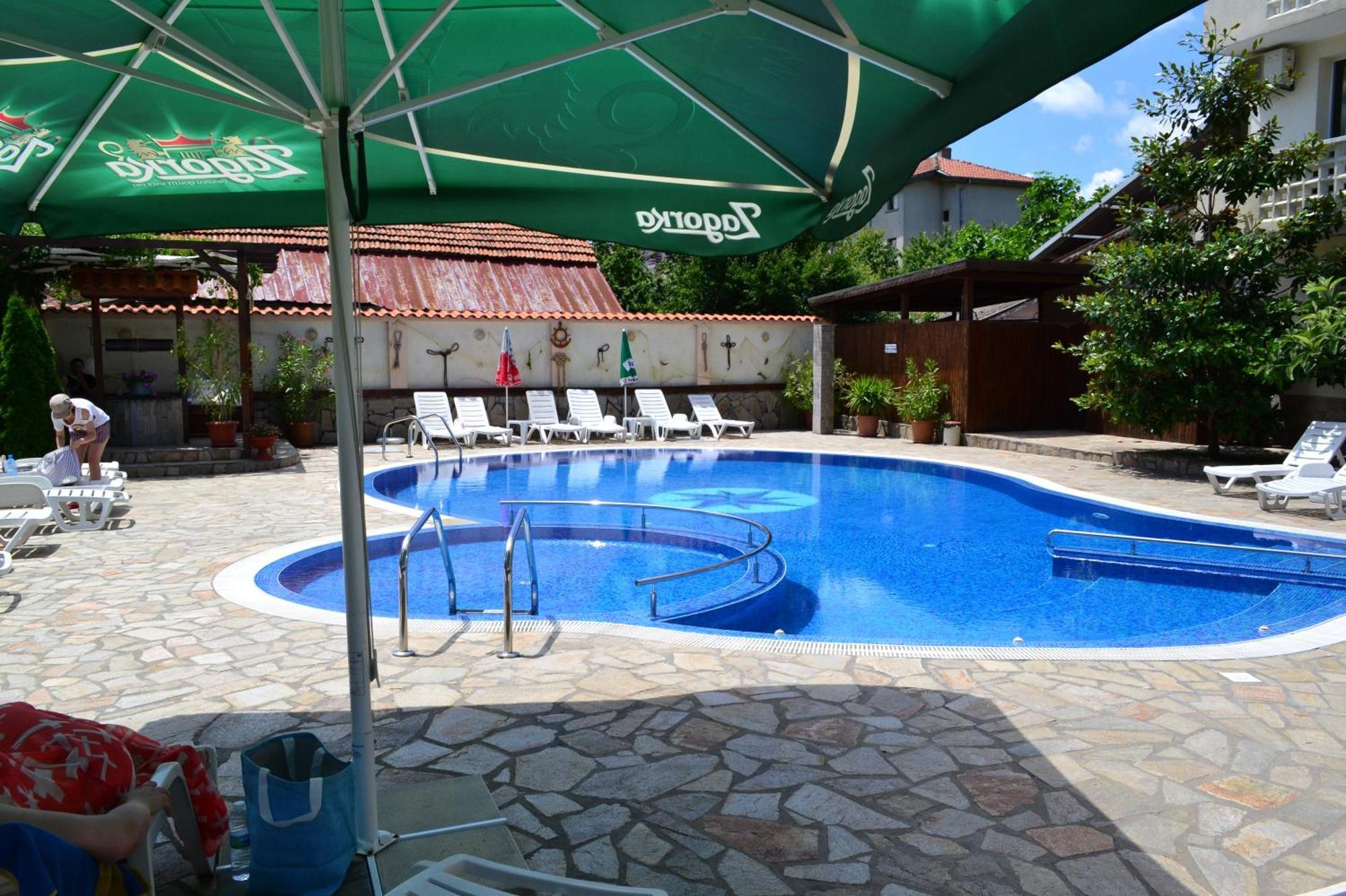 לוזנטס Saint George Family Hotel מראה חיצוני תמונה