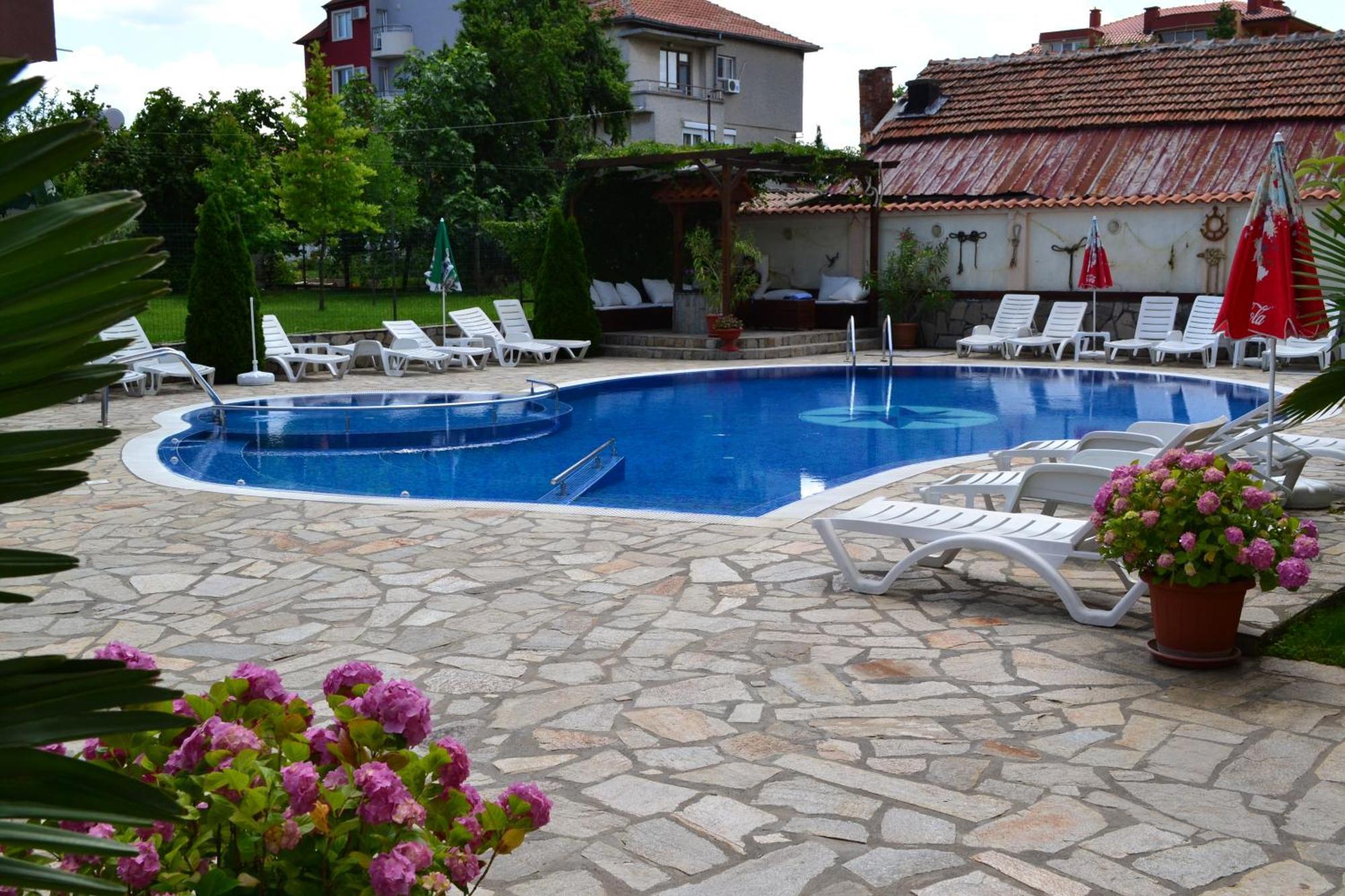 לוזנטס Saint George Family Hotel מראה חיצוני תמונה