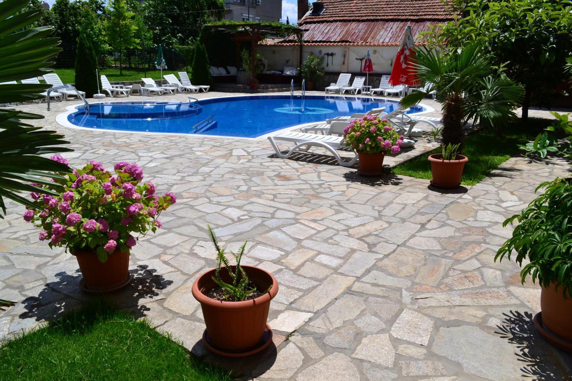 לוזנטס Saint George Family Hotel מראה חיצוני תמונה