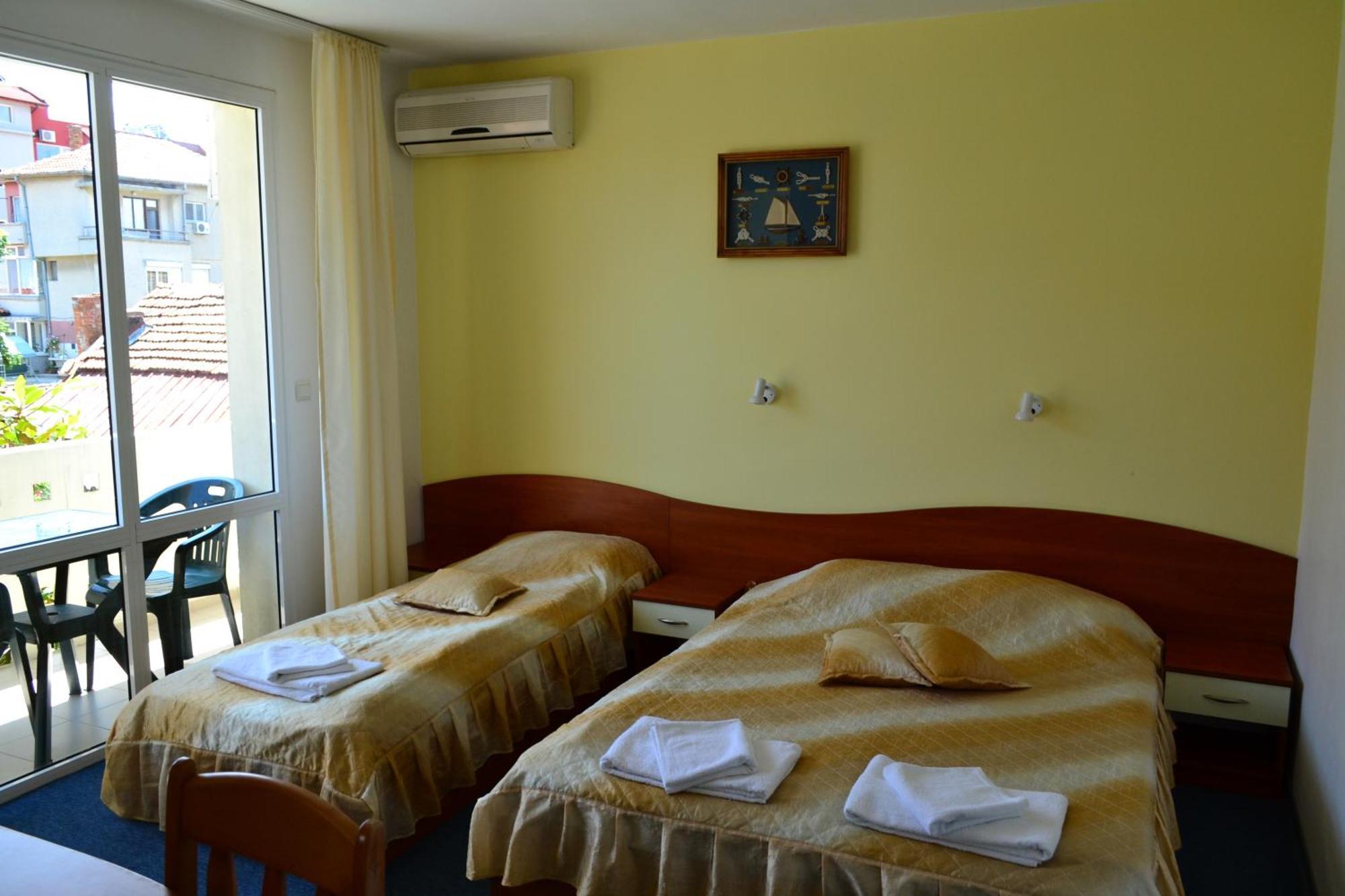 לוזנטס Saint George Family Hotel מראה חיצוני תמונה